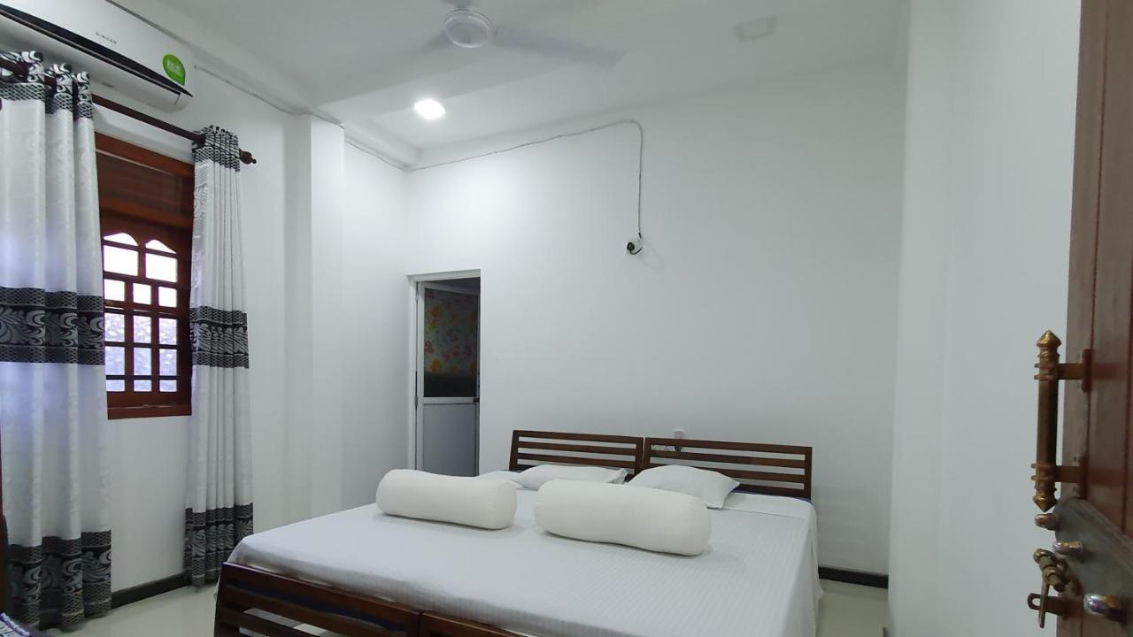 Bandulas Beach House Hikkaduwa Exteriör bild